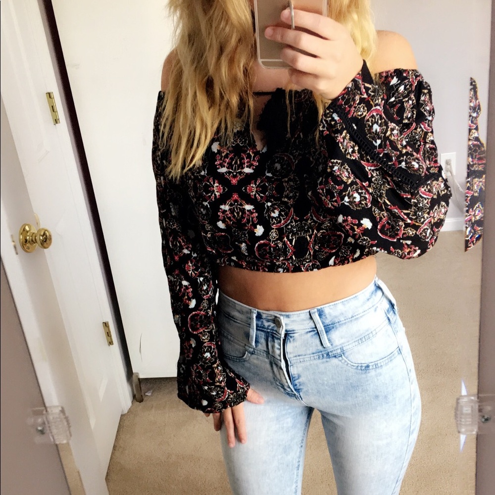 Kendall & Kylie Long Sleeved Crop Top